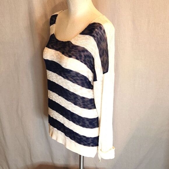 Womens Xhilaration Navy and Cream striped lightweight top size Medium - Picture 9 of 11